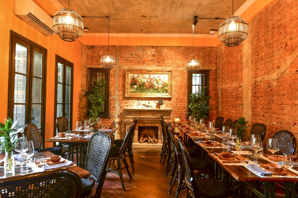This restaurant offers an elegant ambiance with deep Hanoi heritage, an excellent choice for experiencing Vietnamese cuisine in a refined manner